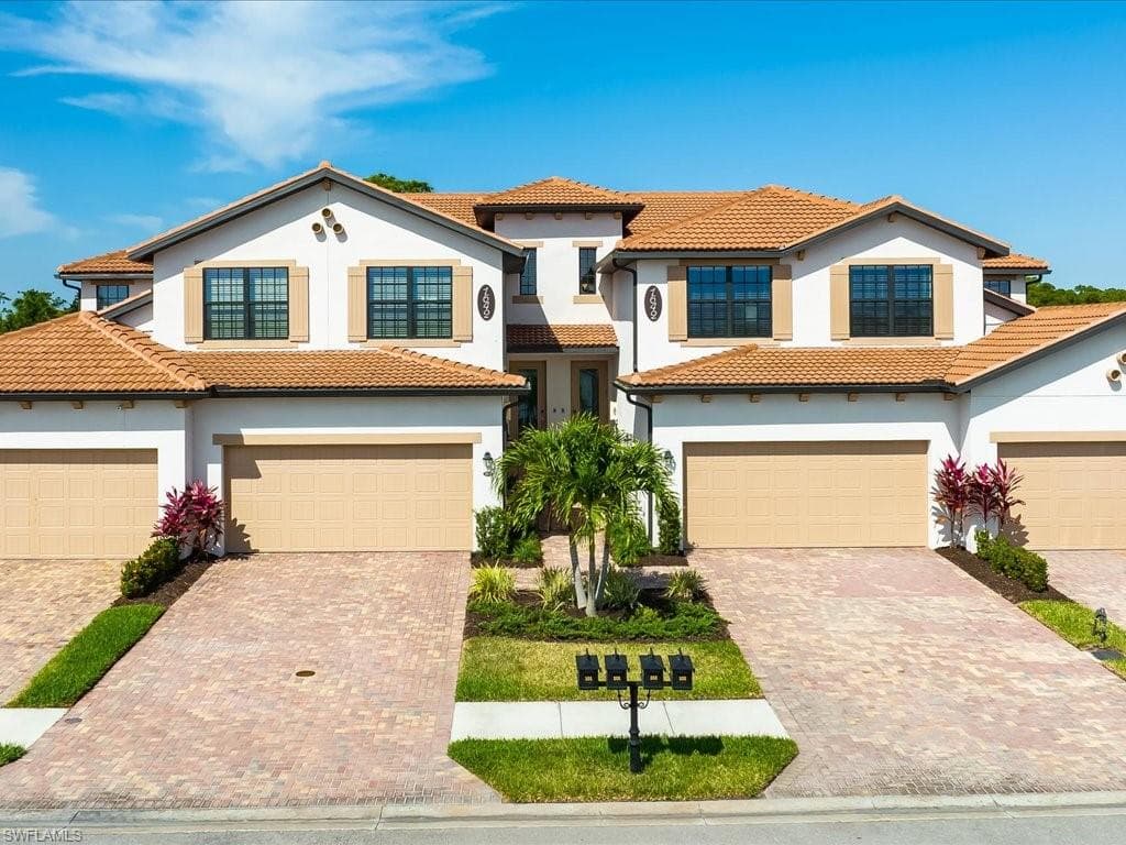 1642 OCEANIA DR S 202 NAPLES, FL 34113
