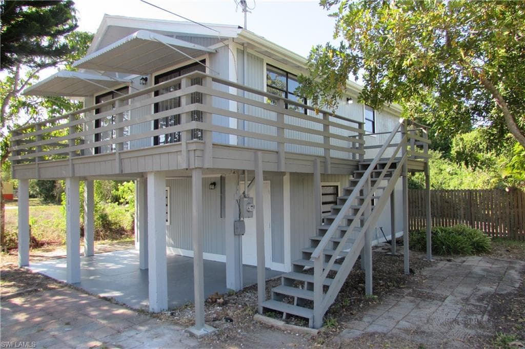 1561 Laurel DR NORTH FORT MYERS, FL 33917