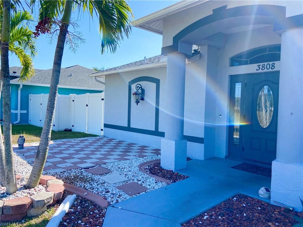 3808 SW 10th PL CAPE CORAL, FL 33914