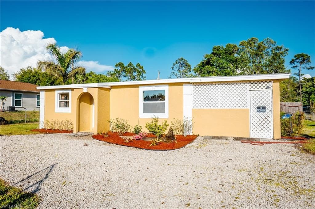 2938 Winona DR NORTH FORT MYERS, FL 33917