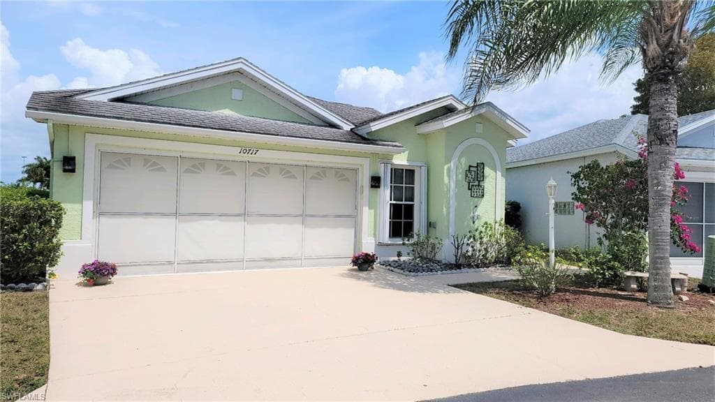 10717 Maui CIR ESTERO, FL 33928
