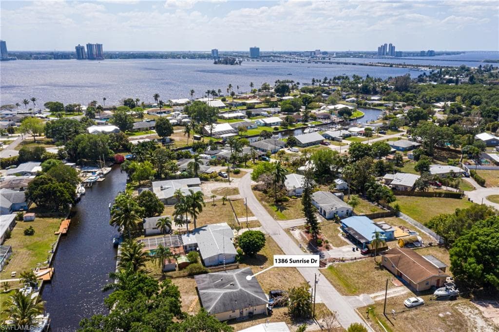 1386 Sunrise DR NORTH FORT MYERS, FL 33917