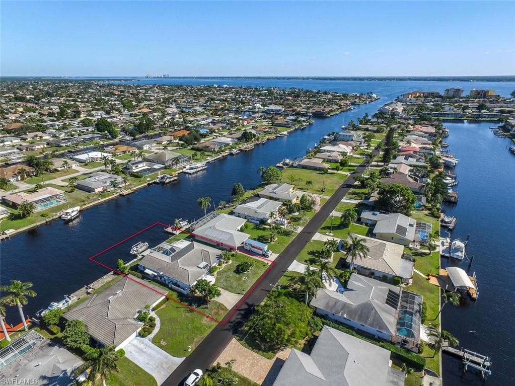 1637 SE 40th TER CAPE CORAL, FL 33904