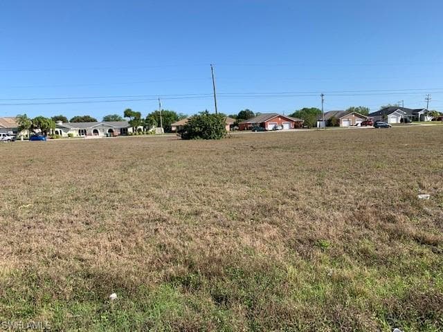 703 SE 8th ST CAPE CORAL, FL 33990