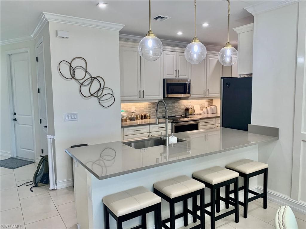 7429 Rockefeller DR NAPLES, FL 34119