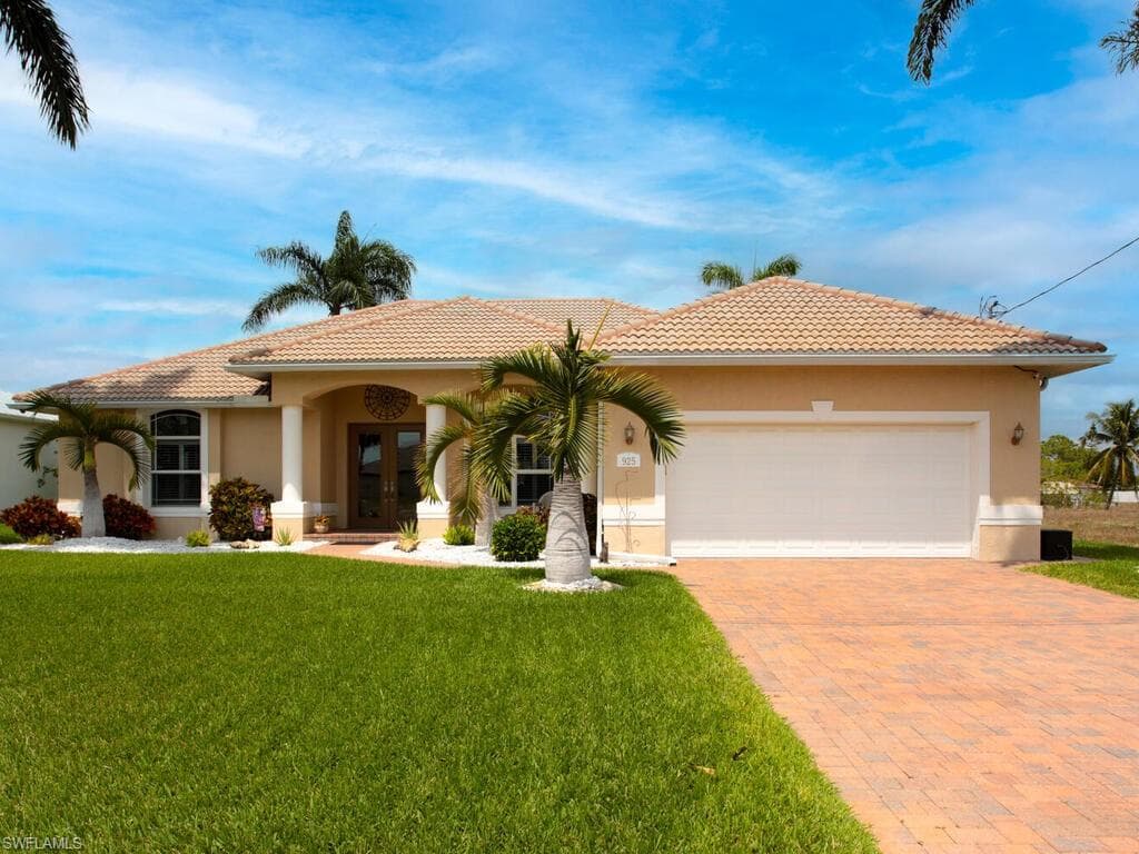 925 40th TER CAPE CORAL, FL 33914