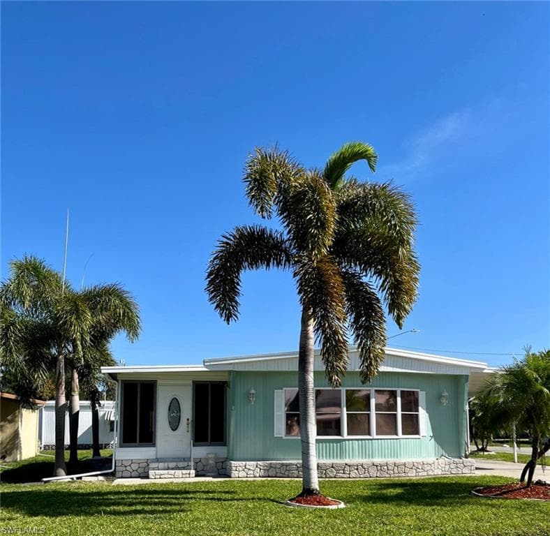 723 Knotty Pine CIR NORTH FORT MYERS, FL 33917