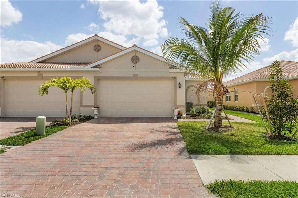3013 ROYAL GARDENS AVE AVE FORT MYERS, FL 33916