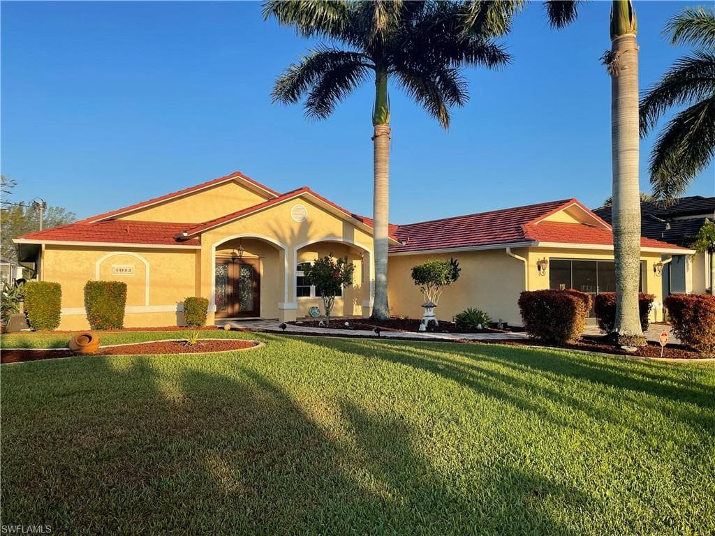 1042 NW 39th AVE CAPE CORAL, FL 33993