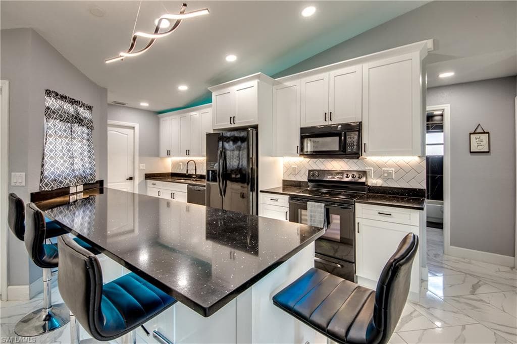 423 NE Juanita PL CAPE CORAL, FL 33909