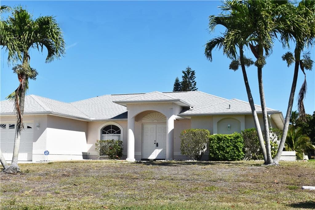 627 SW 40th TER CAPE CORAL, FL 33914