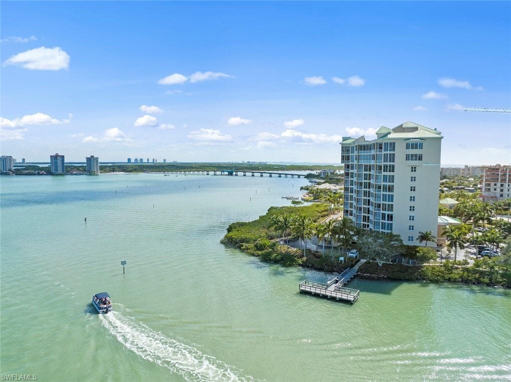 4137 Bay Beach LN SE 582