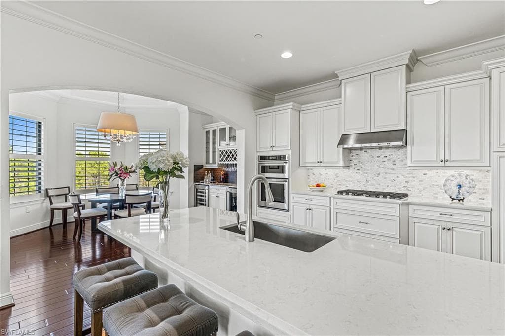 2727 Tiburon BLVD E 302 NAPLES, FL 34109