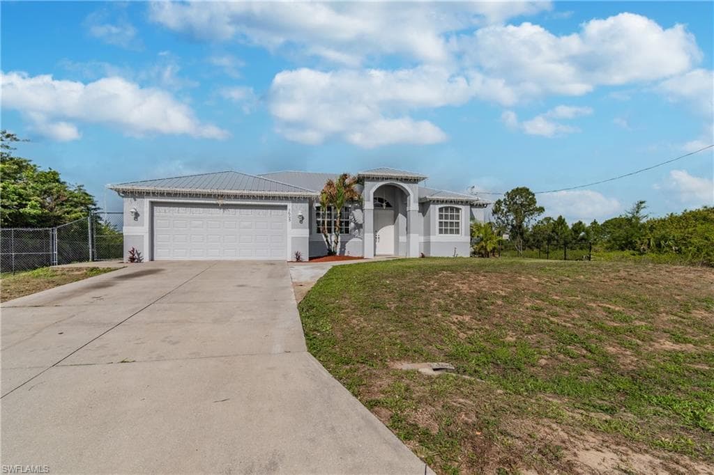 1605 Robert AVE LEHIGH ACRES, FL 33972