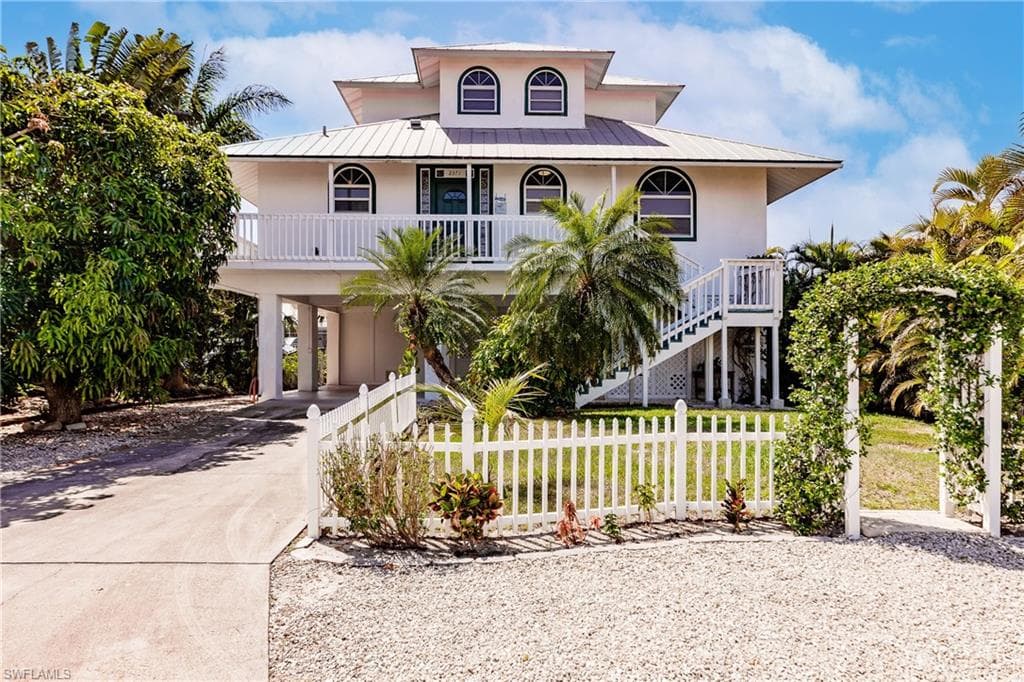 2371 Carambola LN ST. JAMES CITY, FL 33956