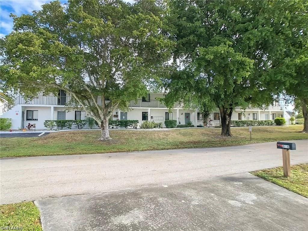 815 Victoria DR 206 CAPE CORAL, FL 33904