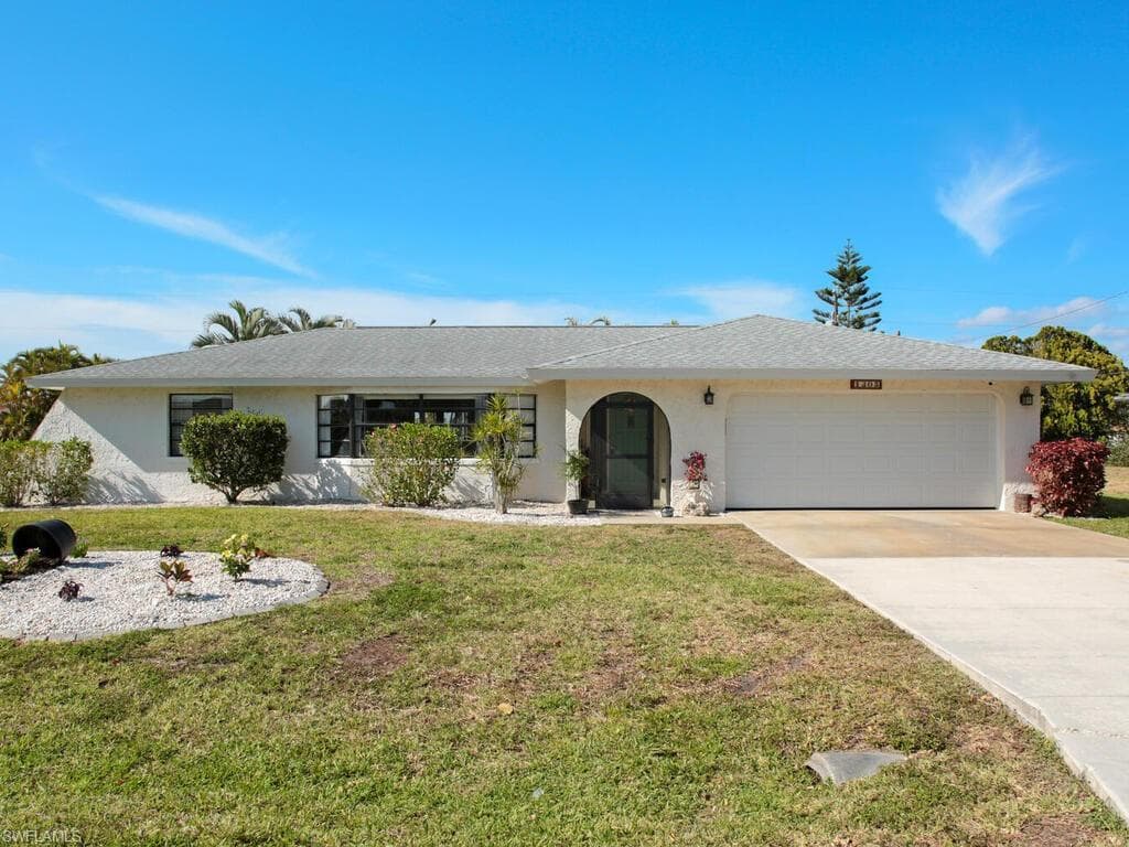 1305 37th ST CAPE CORAL, FL 33904