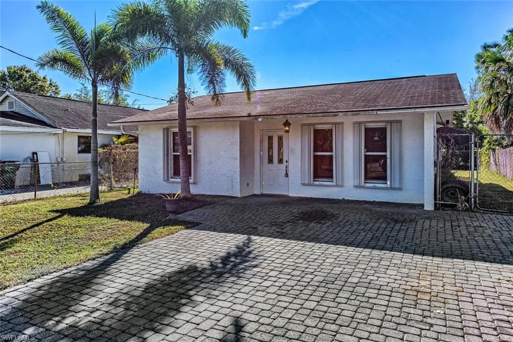 1294 Highlands DR NAPLES, FL 34103