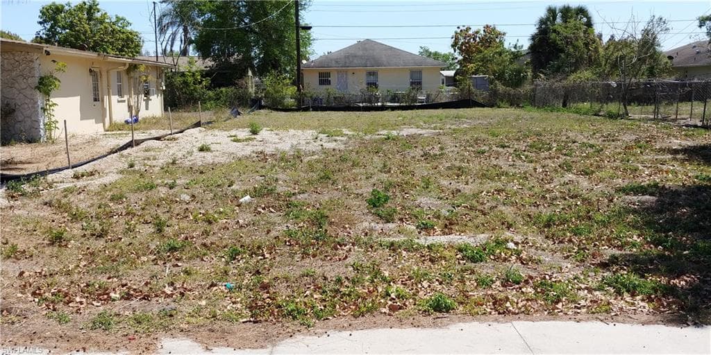 2173 Davis CT FORT MYERS, FL 33916