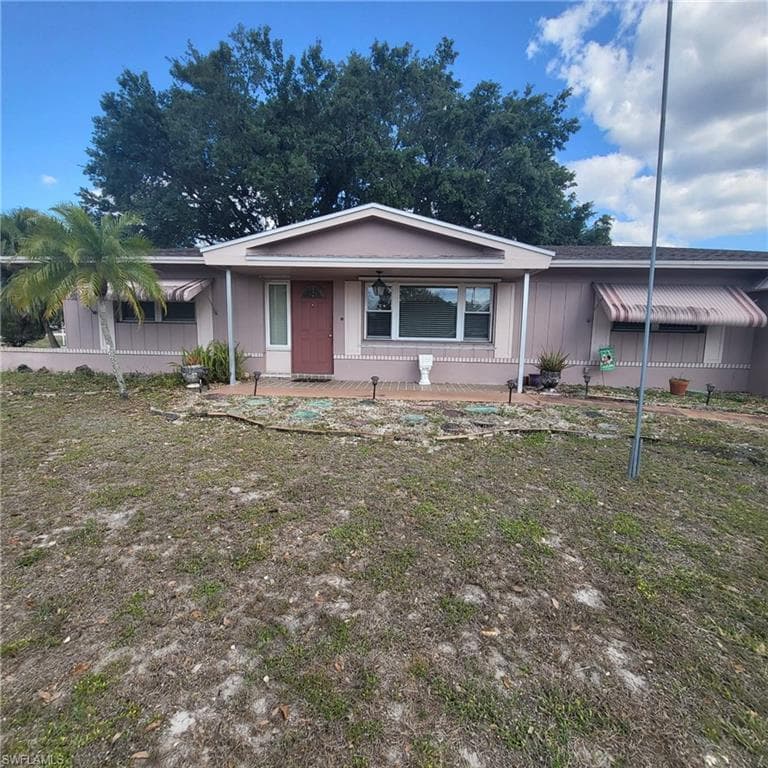 212 Punta Alta CT LEHIGH ACRES, FL 33936