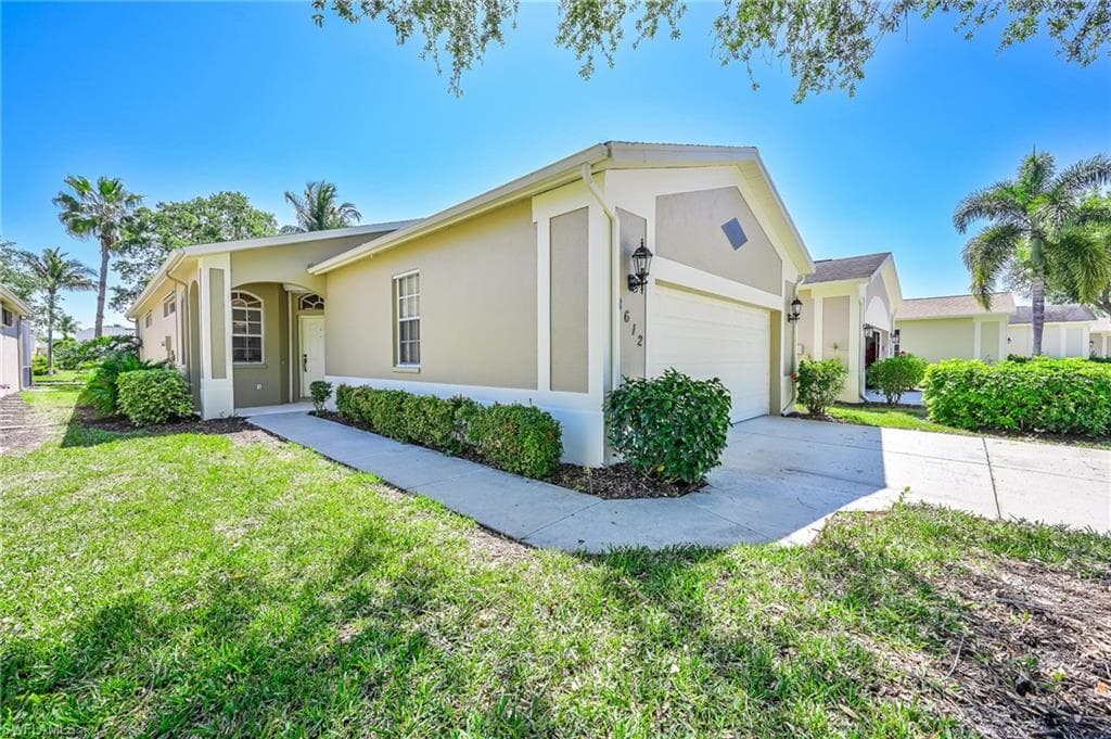 8612 Ibis Cove CIR NAPLES, FL 34119