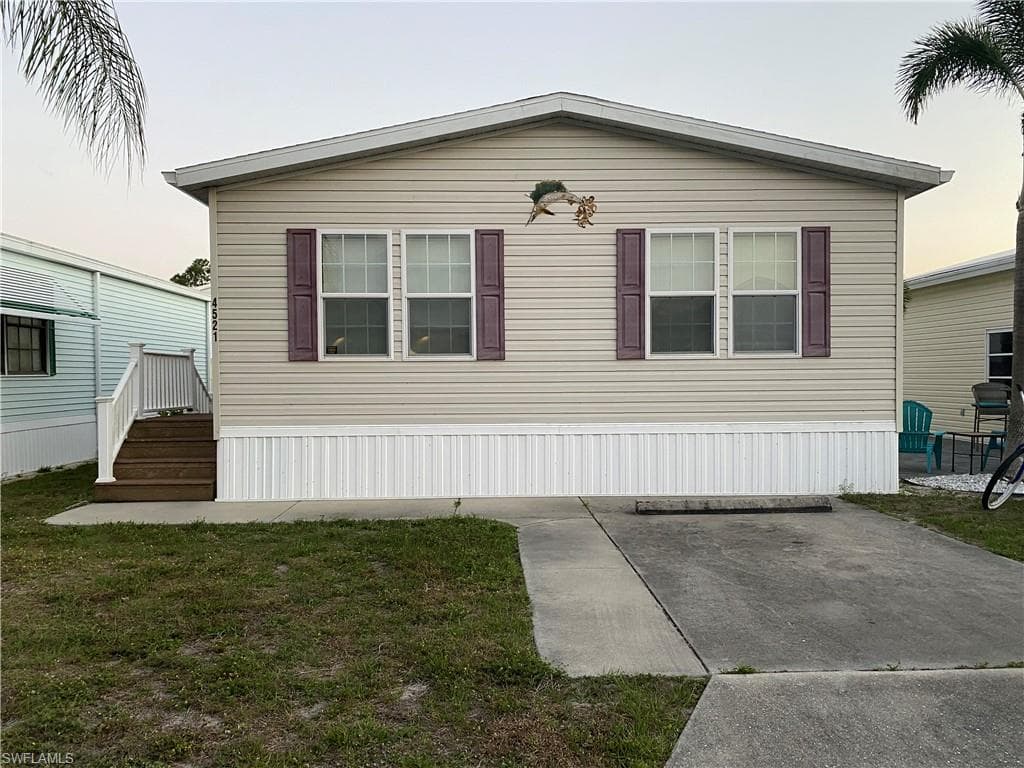 4521 Robert E Lee BLVD E ESTERO, FL 33928