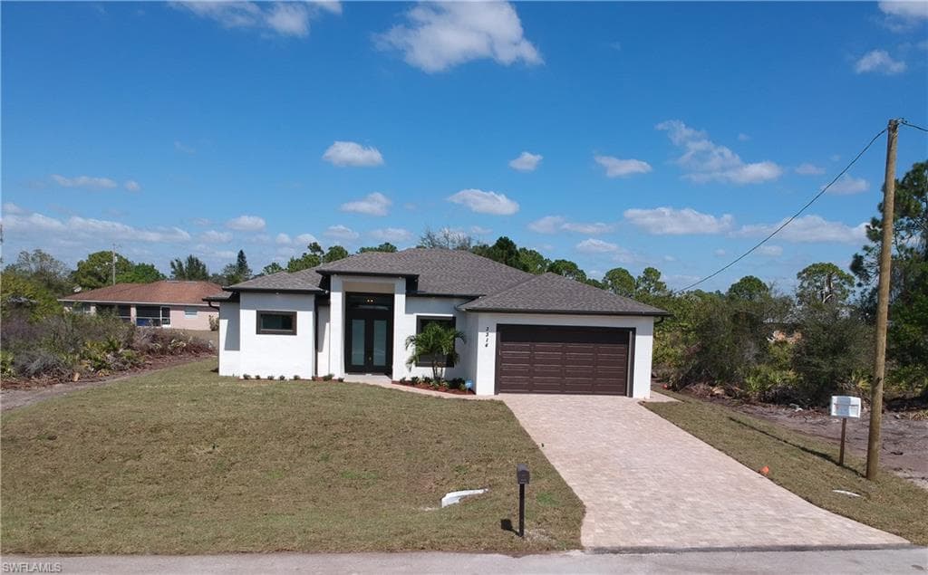 823 Sentinela BLVD