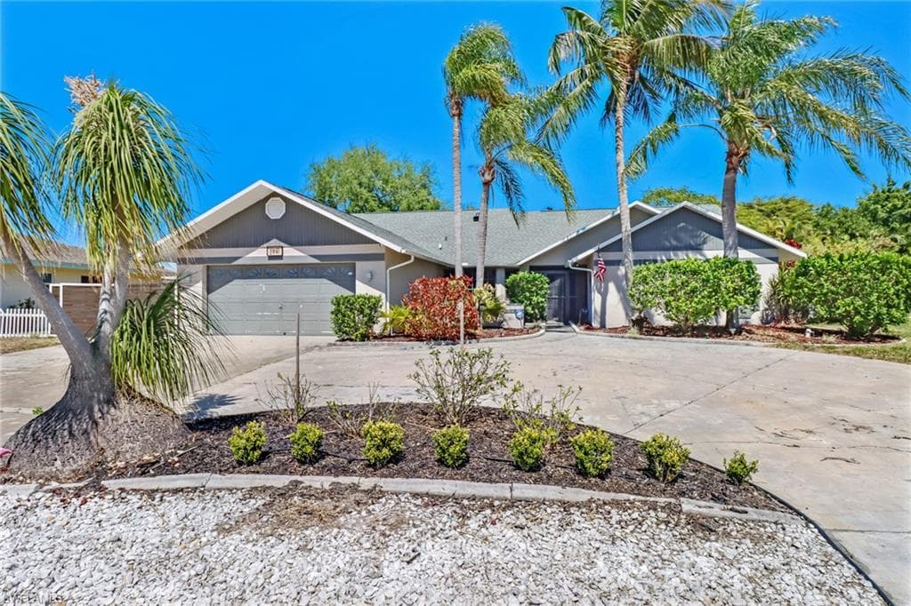 3941 9th CT CAPE CORAL, FL 33904