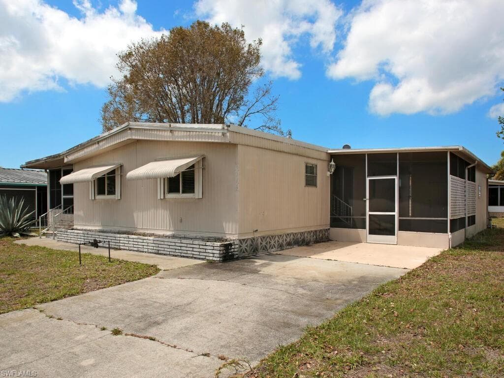 9316 Lord RD BONITA SPRINGS, FL 34135