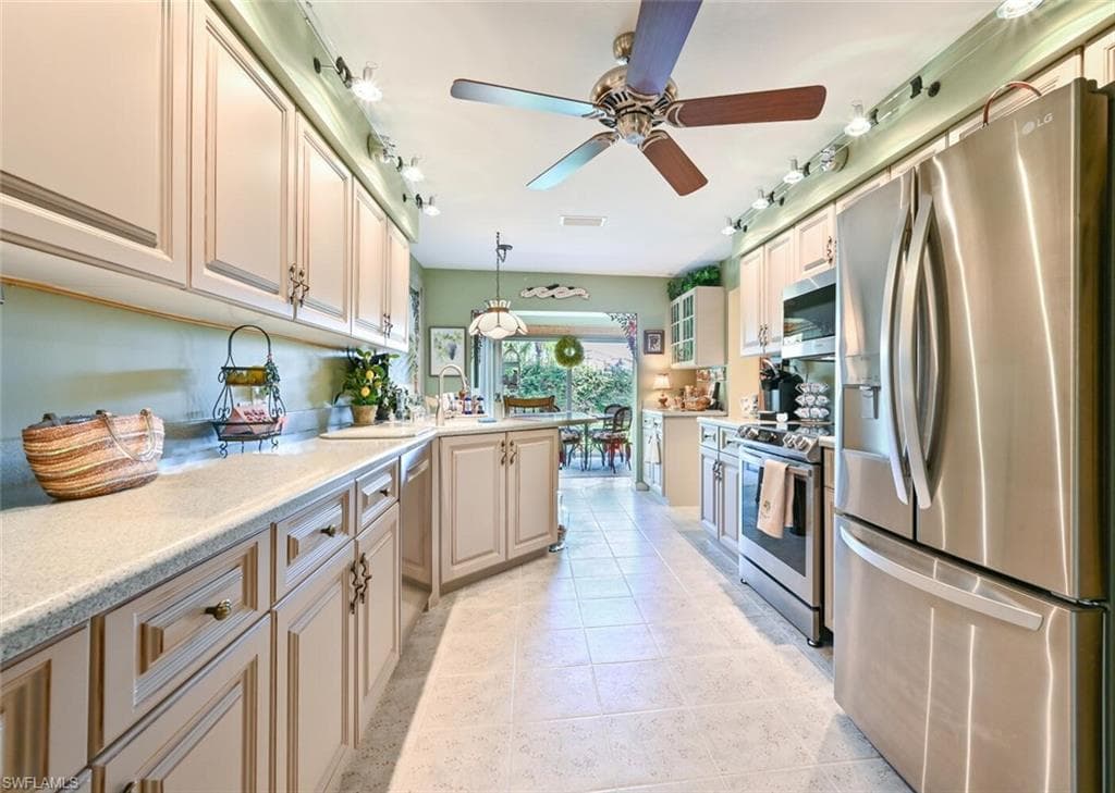 812 Reef Point CIR 75 NAPLES, FL 34108