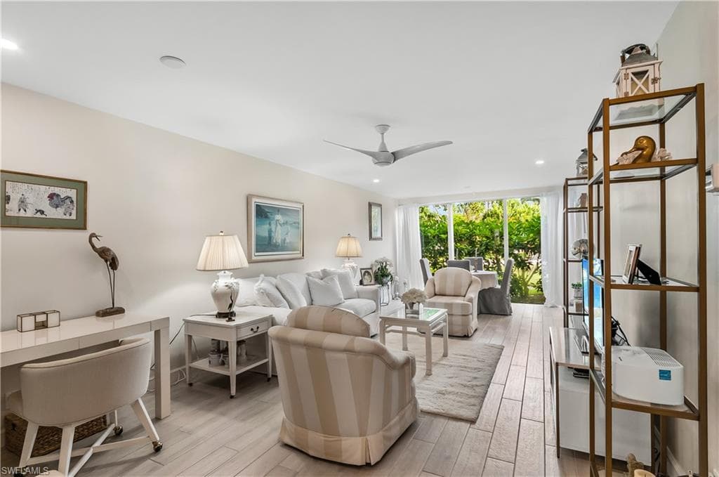 438 Broad AVE S H-438 NAPLES, FL 34102