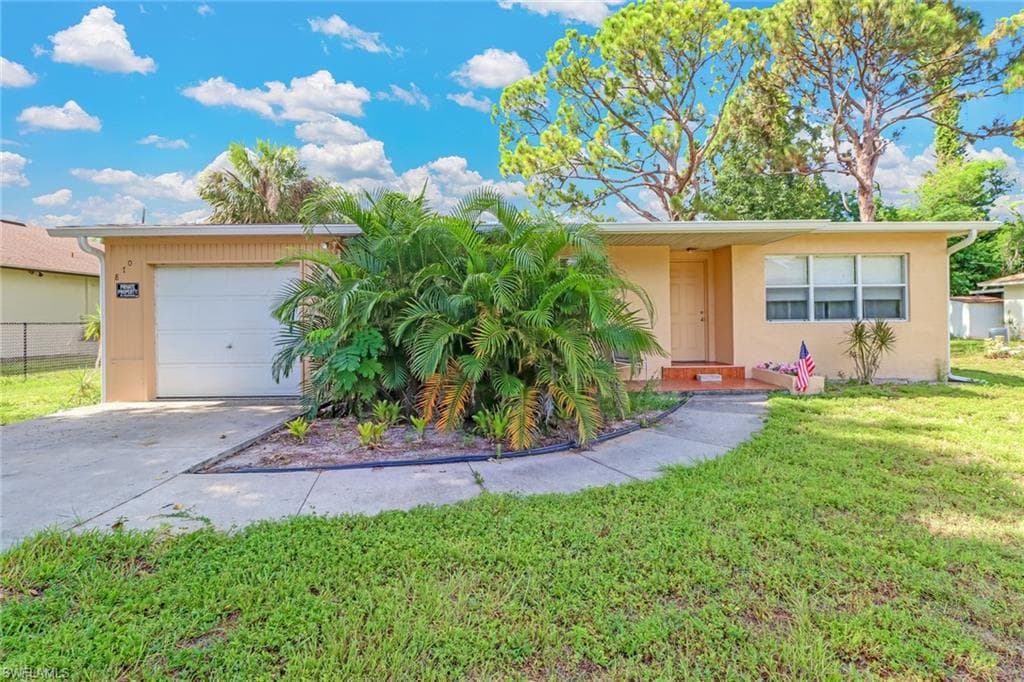 870 109th AVE N NAPLES, FL 34108