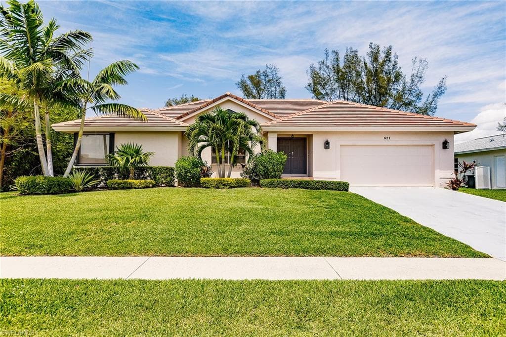621 Diplomat CT MARCO ISLAND, FL 34145