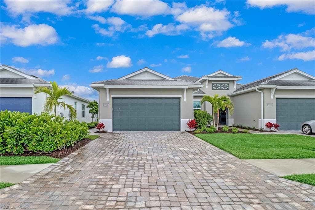 9032 Saint Lucia DR NAPLES, FL 34114