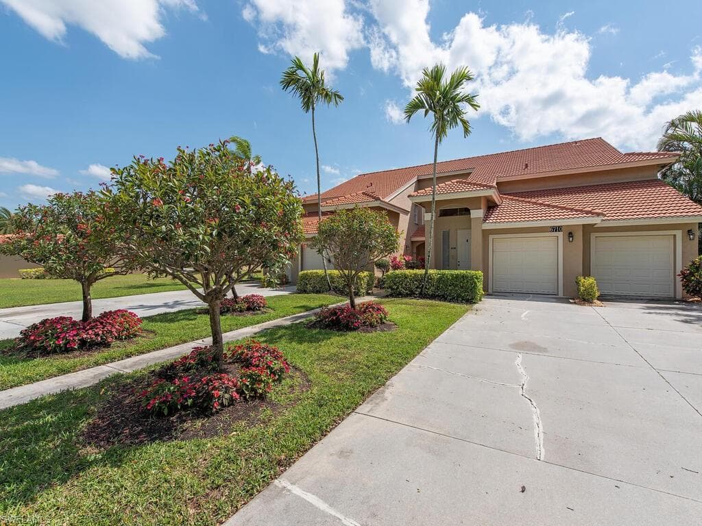 6710 Huntington Lakes CIR 202 NAPLES, FL 34119