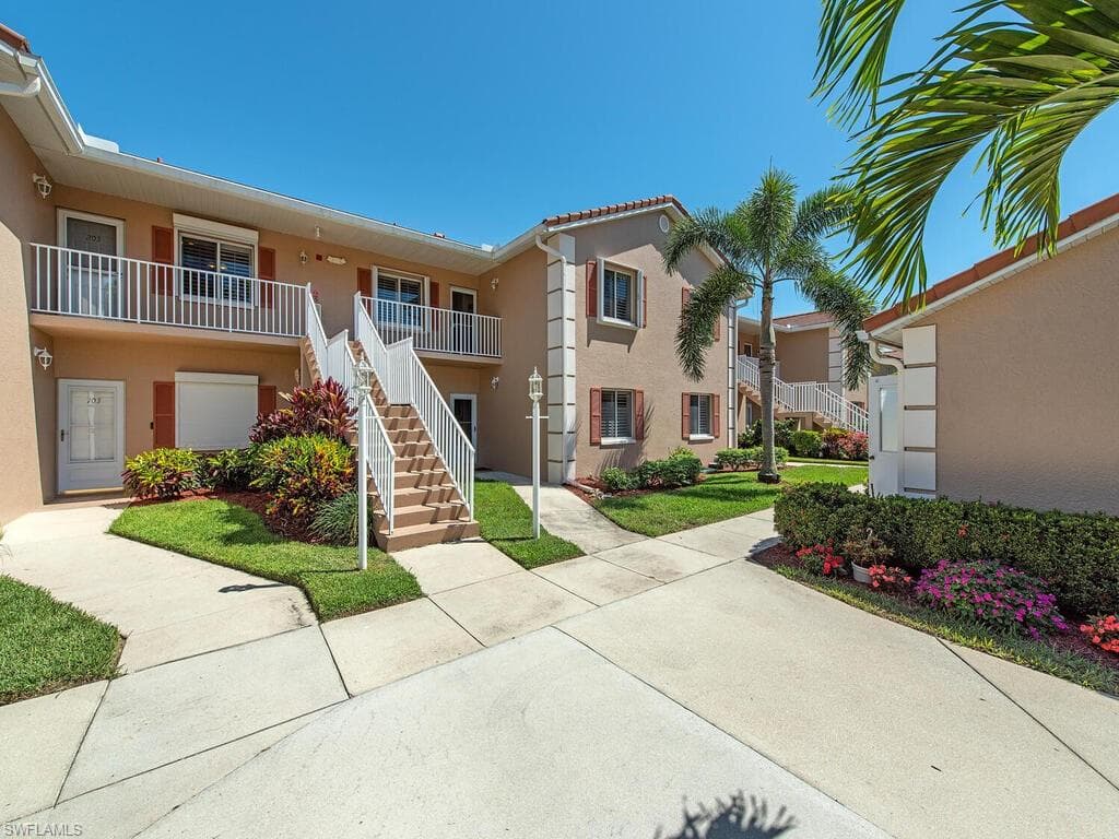 650 Saratoga CIR C-204 NAPLES, FL 34104