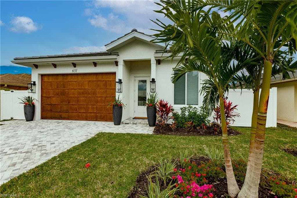 631 98th AVE N NAPLES, FL 34108
