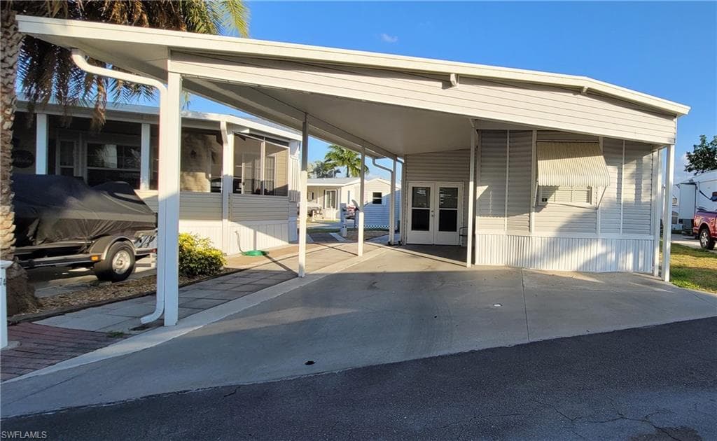 1159 Daniels RD SE 74 MOORE HAVEN, FL 33471