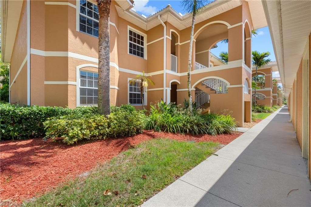 1089 Winding Pines CIR 101 CAPE CORAL, FL 33909