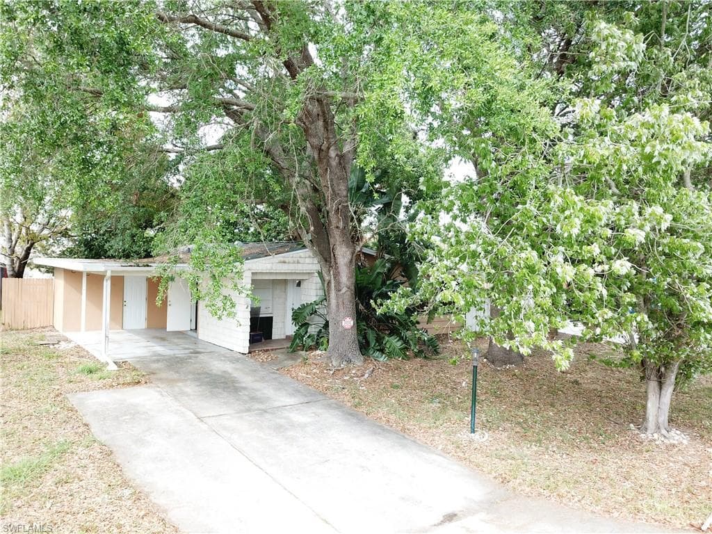 914 Hudson AVE LEHIGH ACRES, FL 33936
