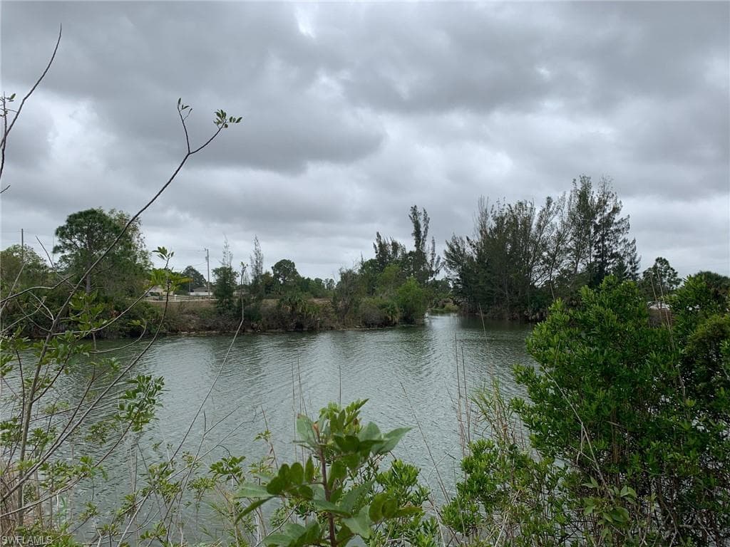 1810 NE 42nd TER CAPE CORAL, FL 33909