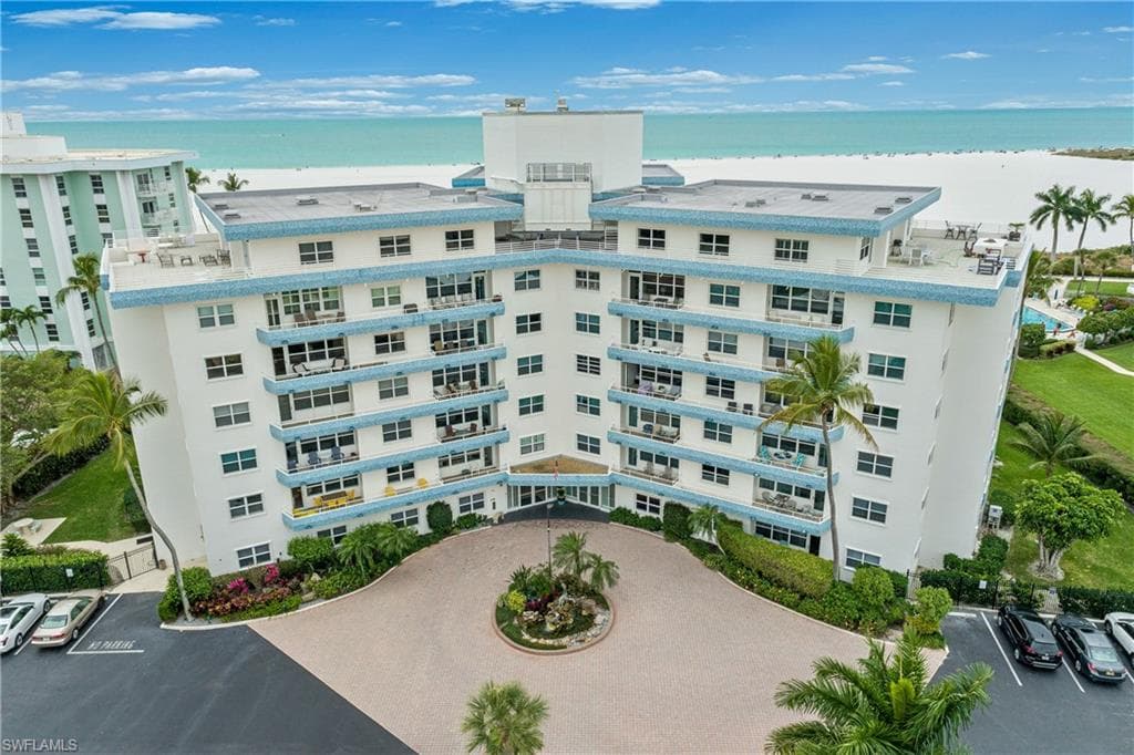 220 Seaview CT W 304 MARCO ISLAND, FL 34145