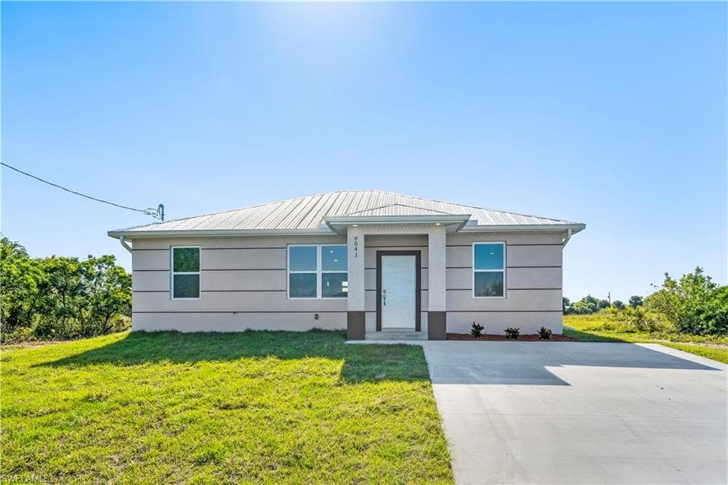 8041 Oakleaf CIR LABELLE, FL 33935