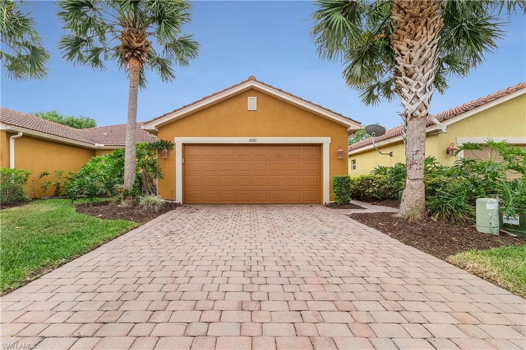 18307 Minorea LN LEHIGH ACRES, FL 33936