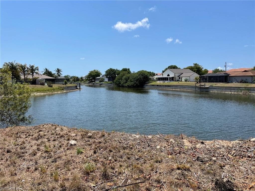 1304 NE 2nd TER CAPE CORAL, FL 33909