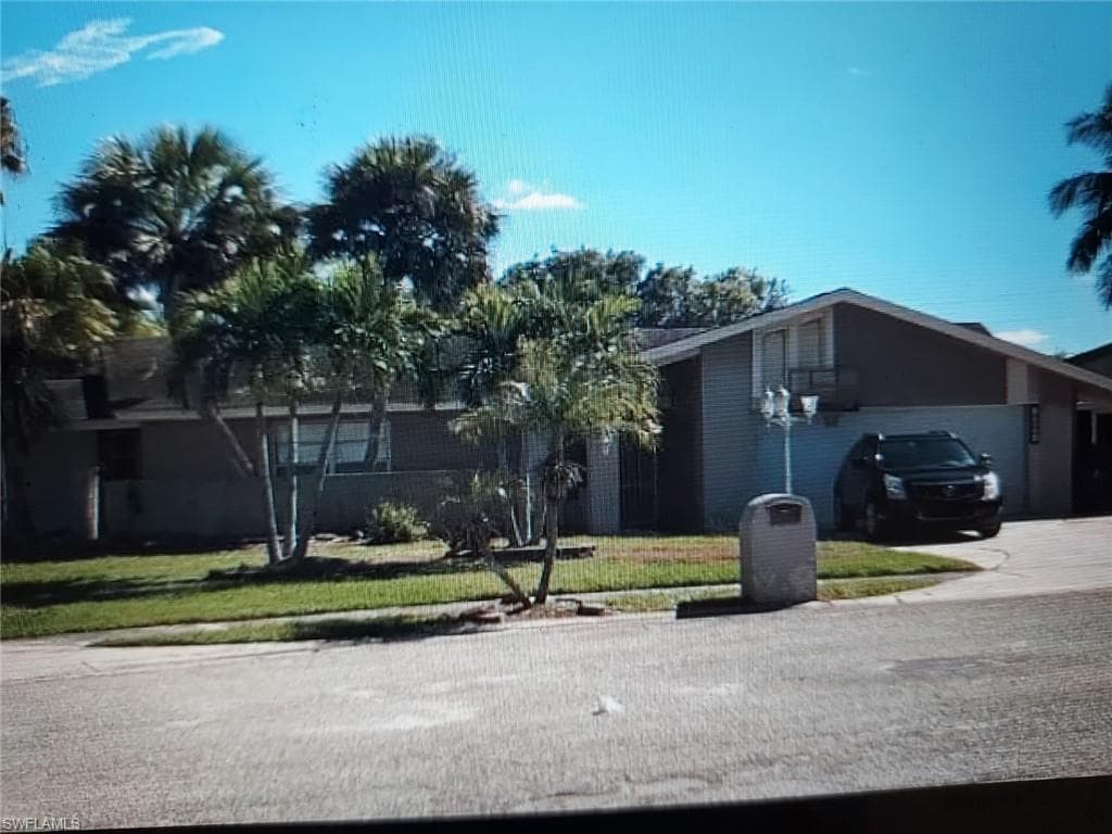 6451 Adelphi CIR FORT MYERS, FL 33919