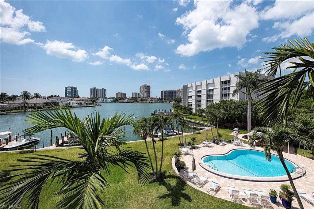400 Park Shore DR 400 NAPLES, FL 34103