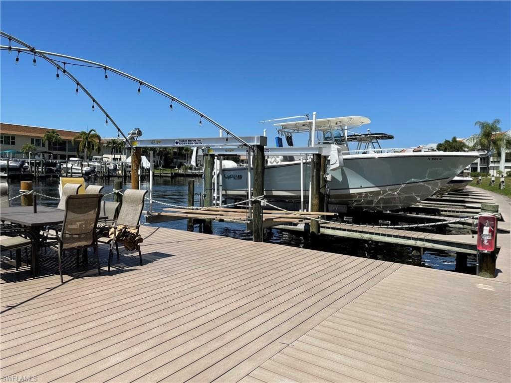4230 SE 20th PL 202 CAPE CORAL, FL 33904