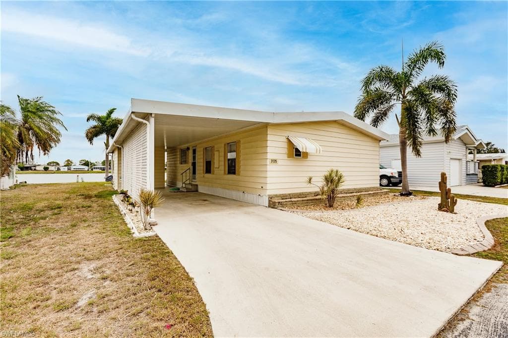 3135 Indian Village LN NORTH FORT MYERS, FL 33917