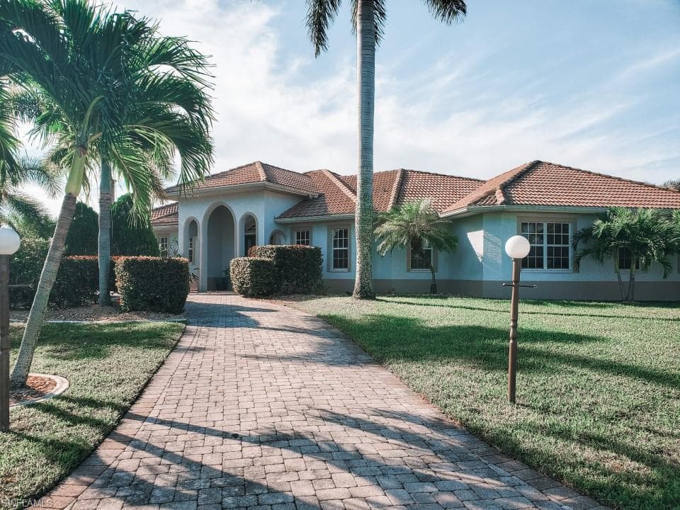1108 40th PL CAPE CORAL, FL 33993
